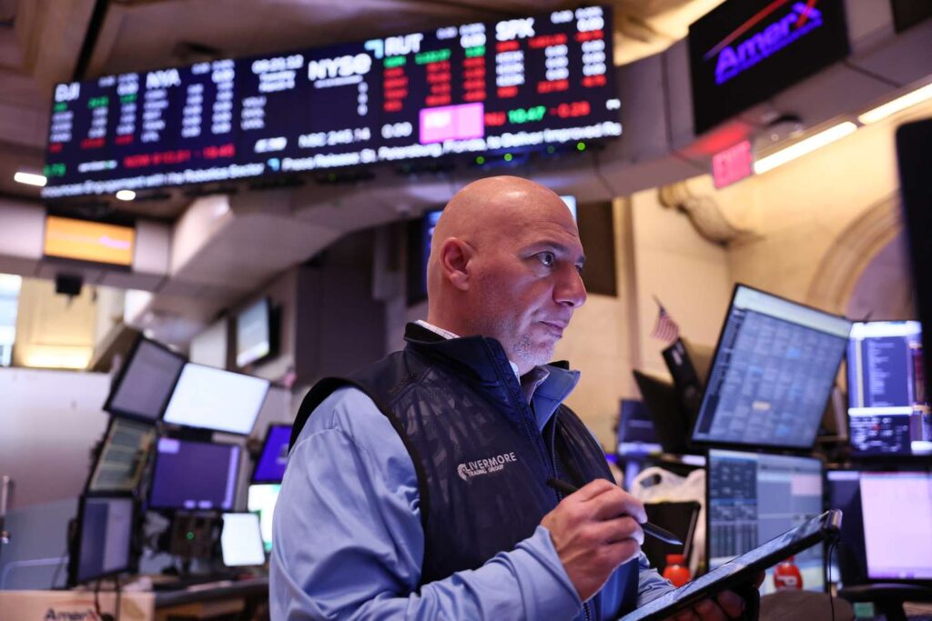 Stocks Close Lower as Tariffs, Economic Concerns Weigh on Sentiment; Banks Lead Broad-Based Decline